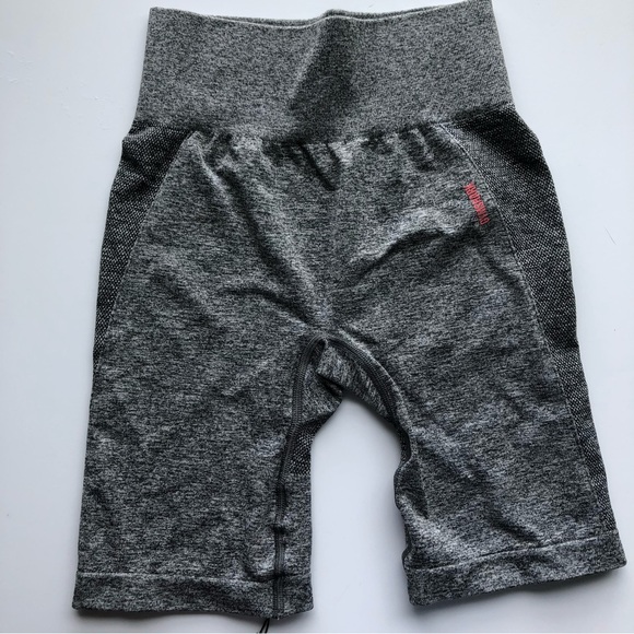 Gymshark S/S Flex Seamless Cycling Shorts & Flex Seamless Sports Bra Set - Picture 3 of 8